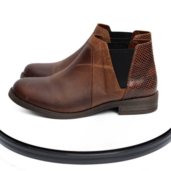 Clarks Demi 2 Beat Women’s Chelsea Ankle Boots 9 M Brown Oiled Leather Snakeskin - Picture 3 of 7